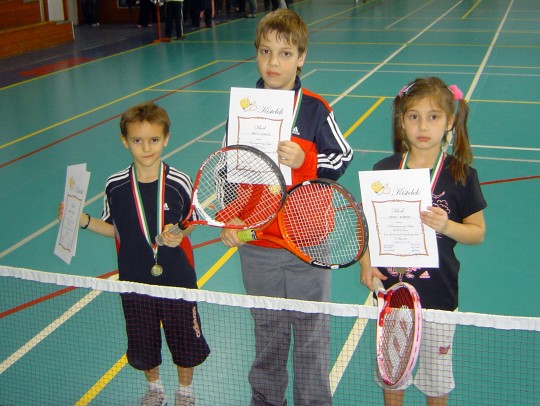 A győztesek: Zsurka Martin, Szántó Kornél, Bakró Rebeka (Fotó: Kazszer Teniszklub)