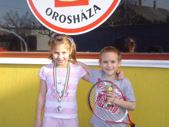 Bakró Rebeka és Zsurka Martin  (Fotó: Kazszer Teniszklub)