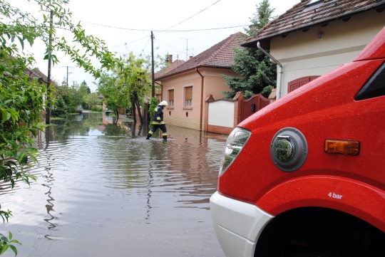 A Tompa Mihály utcát elöntötte a víz (Fotó: Melega Krisztián)