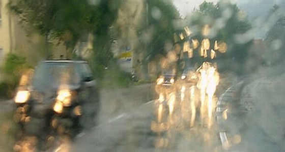 Eső, köd, csúszós utak - készüljünk fel az őszi-téli közlekedési viszonyokra 