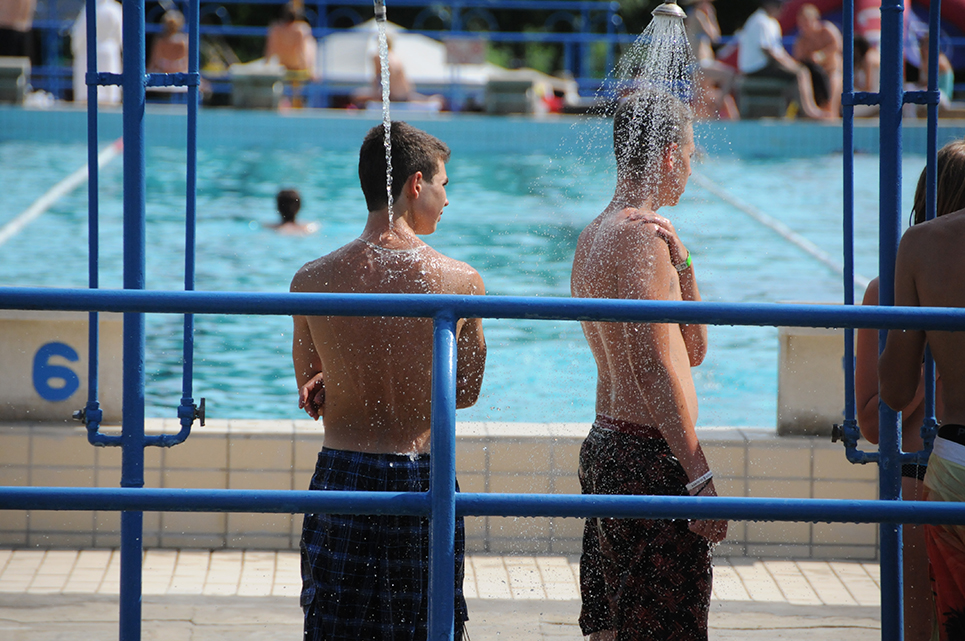 Sokan választották a medencék hűs vizét a fesztivál közepette (Fotó:Melega Krisztián)