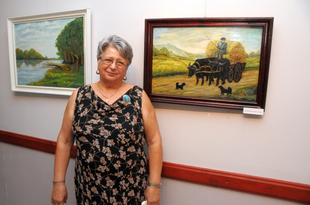 Hopka Margit legújabb festményeit mutatja be a közönségnek (Fotó: Melega Krisztián)