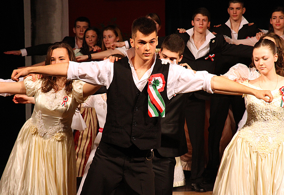 A táncsicsos diákok ünnepi műsort adtak március 15-én (Fotó: Rajki Judit)