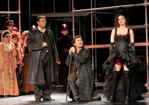 A​ Szarvasi Vízi Színházban látható Brecht-Weill: Koldusopera című zenés színdarabja (Fotó: A-Team/Nyári A. 2014)