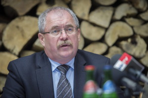 Fazekas Sándor földmûvelésügyi miniszter sajtótájékoztatón jelentette be az újabb rezsicsökkentést (MTI Fotó: Rosta Tibor)