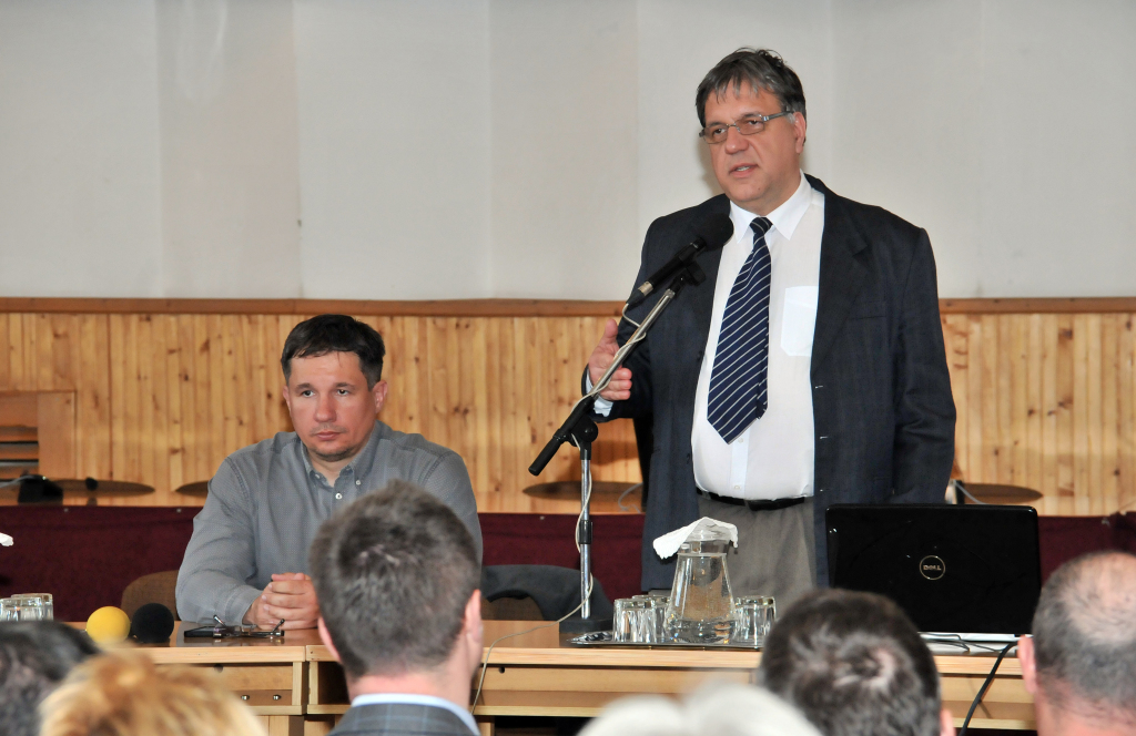 Elekes Lajos alpolgármester, Forman Balázs docens a hétfői egyeztető fórumon (Fotó: Rajki Judit)