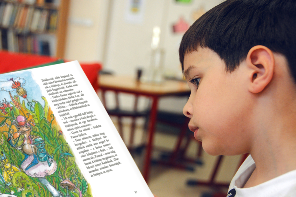 A meseolvasás is hasznos, fejleszti a gyerek olvasáskészségét és fantáziáját, gyarapítja szókincsét (Fotó: Kecskeméti Krisztina)