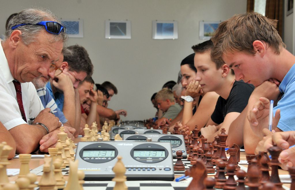Feszült figyelem - vasárnapig tart a sakkverseny (Fotó: Rajki Judit)
