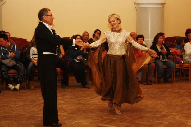 Bánfi Antal és Bellagh Mária tánca nagy sikert aratott (Fotó: Táncsics Stúdió)