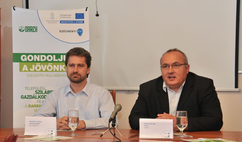 Szilágyi Csaba tervezőmérnök és Dávid Zoltán, a DAREH elnöke számolt be a projekt állásáról (Fotó: Rajki Judit)