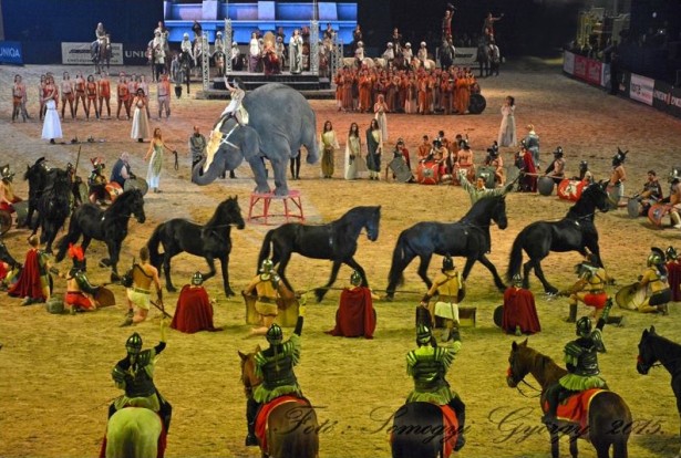 Lovak és elefántok is színre léptek a nagyszabású musicalben (Fotó: Somogyi György)