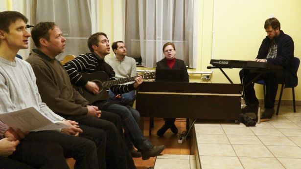 A baptista imaházban a Credo zenekar zenélt (Fotó: Rajki Róbert)