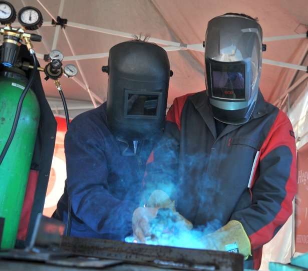 A Tisza szakképző iskola diákjai is kipróbálhatták a legújabb hegesztési technológiákat (Fotó: Melega Krisztián)