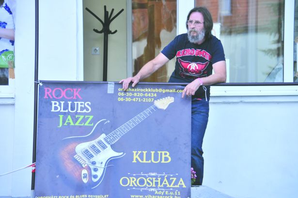 A Rock Klubot nyugdíjas korában alapította Mihály Zoltán 