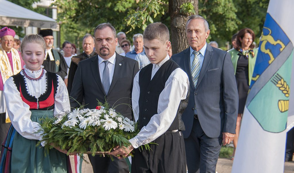 Zalai Mihály, a megyei közgyűlés elnökeként rótta le tiszteletét Fotók: Domján Róbert