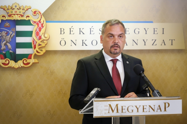 Zalai Mihály, a megyei közgyűlés elnöke mutatta be a programokat (Fotó: Zentai Péter/Békés Megyei Önkormányzat)