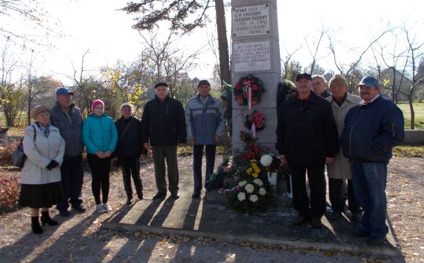 Az Alvégi temetőben, a szovjet sírkertben emlékeztek (Fotó: Munkáspárt)