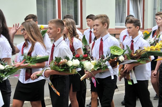 Elköszöntek a vörösmartys diákok is iskolájuktól (klikk a képre) Fotó: Rajki Judit