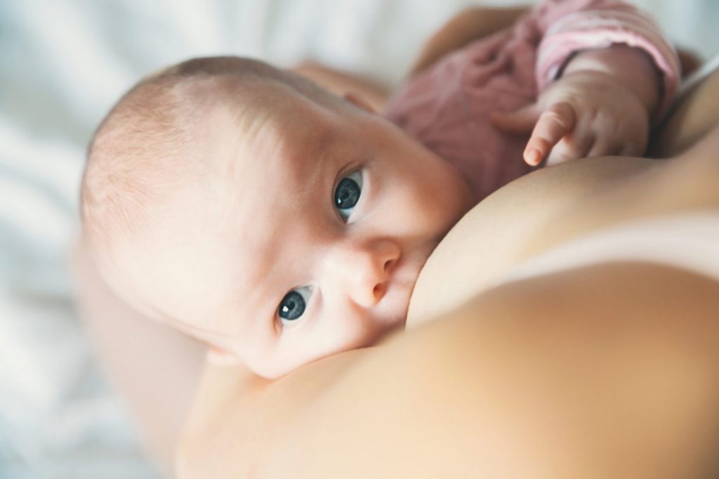 Mit egyen és mit kerüljön a szoptatós anyuka?